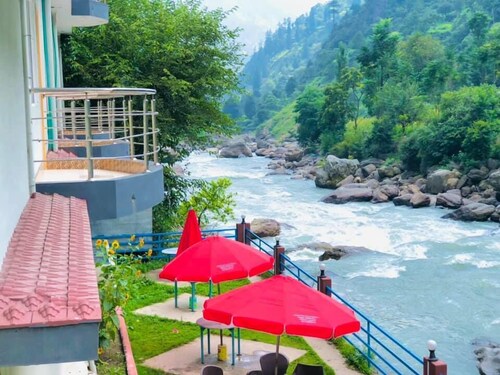 River Nights Hotel And Restaurant