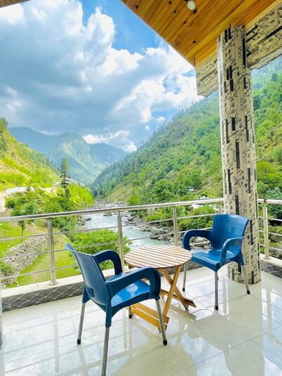 River Nights Hotel And Restaurant