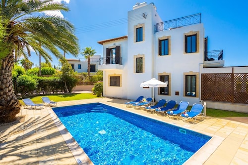 Villa Anna - Four Bedroom Villa, Sleeps 8