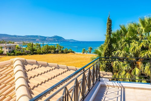 Villa Anna - Four Bedroom Villa, Sleeps 8