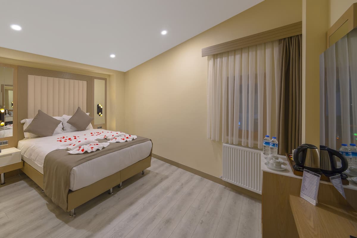 Superior Quadruple Room | In-room safe, free WiFi, bed sheets