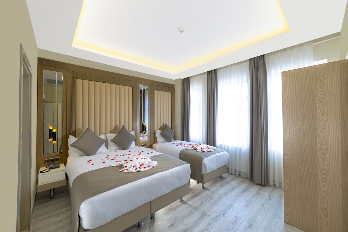 Superior Triple Room | In-room safe, free WiFi, bed sheets