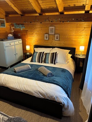 4 Schlafzimmer, Bügeleisen/Bügelbrett, kostenloses WLAN, Bettwäsche