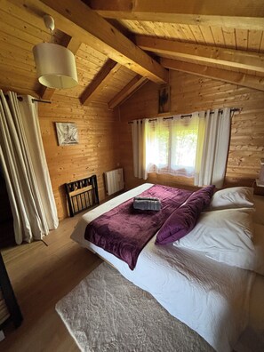 4 bedrooms, iron/ironing board, WiFi, bed sheets - FAMILY CHALET AT THE FOOT OF THE SLOPES AND SHOPS (Cohennoz)