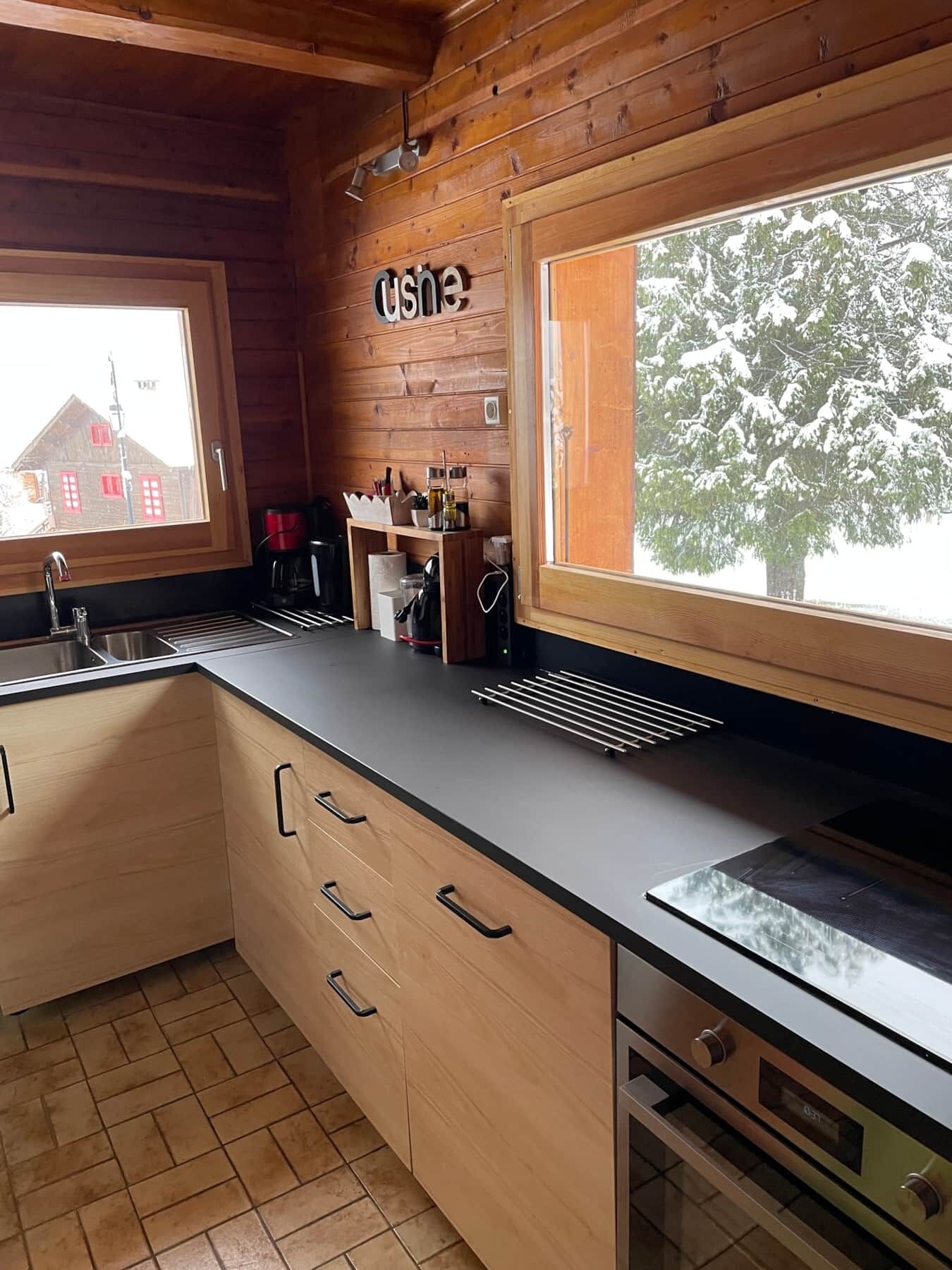 Kühlschrank, Mikrowelle, Ofen, Geschirrspüler