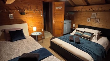 4 bedrooms, iron/ironing board, WiFi, bed sheets