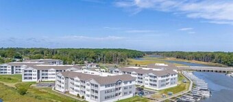 Majestic Waterfront Condo on Rehoboth Bay Minutes From The Beach, Sleeps 8-10