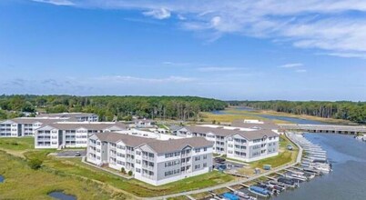 Majestic Waterfront Condo on Rehoboth Bay Minutes From The Beach, Sleeps 8-10