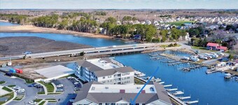 Majestic Waterfront Condo on Rehoboth Bay Minutes From The Beach, Sleeps 8-10