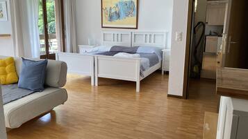 1 slaapkamer, een strijkplank/strijkijzer, wifi, beddengoed