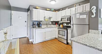 Port Royal Sound 2BR Villa Balcony, Pools & Beach Access