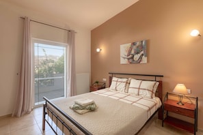 3 chambres, coffres-forts dans les chambres, bureau