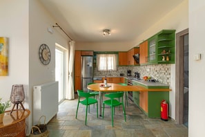 Frigorifero, microonde, forno, lavastoviglie