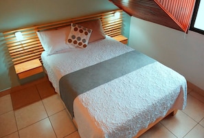 Comfort Double Room | Free WiFi, bed sheets - Trebol Amarillo Bed & Breakfast (San Antonio)