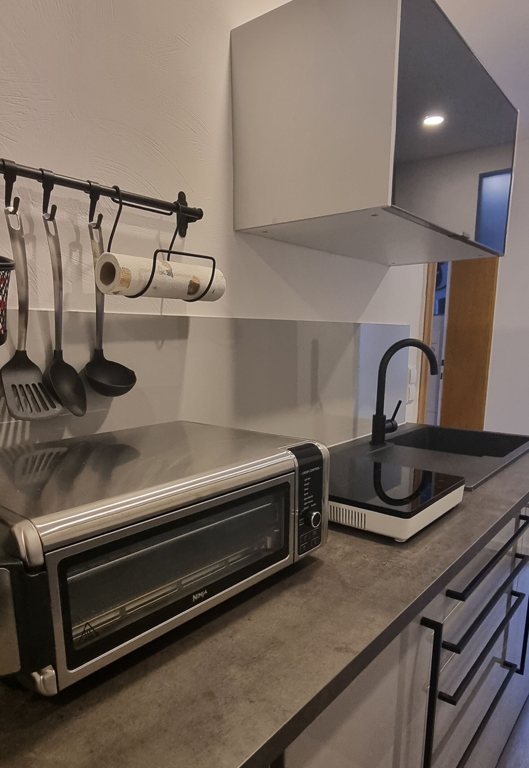 Fridge, coffee/tea maker, electric kettle, toaster