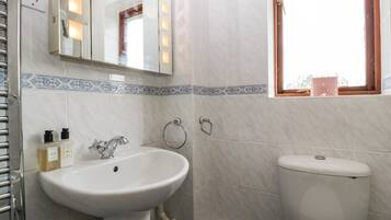 Cottage | Bathroom | Shower