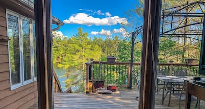 Gorgeous 3 bed rooms waterfront cottage on Kennebec Lake