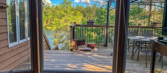 Gorgeous 3 bed rooms waterfront cottage on Kennebec Lake