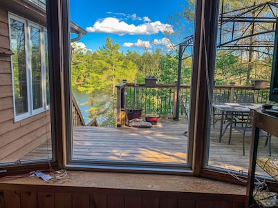 Gorgeous 3 bed rooms waterfront cottage on Kennebec Lake