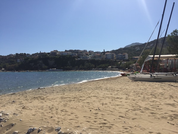 Una spiaggia nelle vicinanze