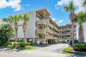 Exterior - OCEANVIEW 2 bedroom oceanfront condo. Pool. 3 night min. (North Myrtle Beach)