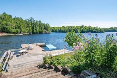 Lakeside Cove - Three Bedroom Cottage, Sleeps 10