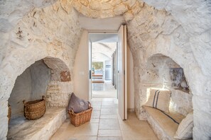 Interior - Trulli, cicale e olive (Ceglie Messapica)