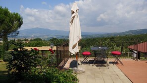 Outdoor dining - CORNIETO Agriturismo biologico (San Lorenzo, Monteleone D'orvieto)
