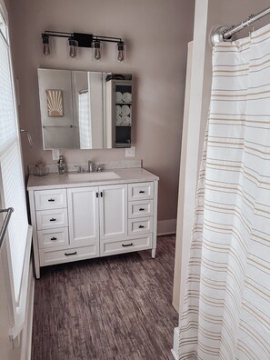 Combined shower/bathtub, hair dryer, towels, soap