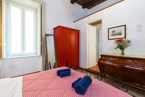 1 bedroom, free WiFi, bed sheets - Don Pedro Rooms Vicerè di Toledo - Camera 2 (Napoli)