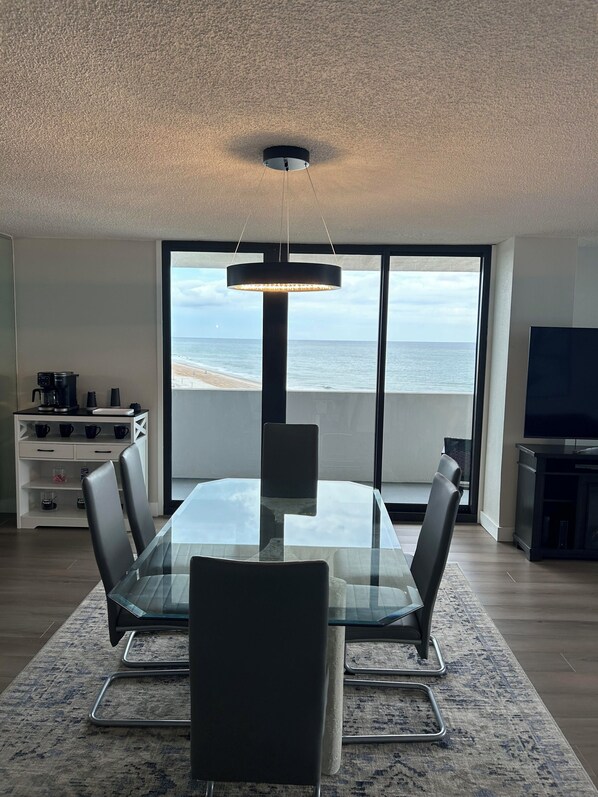 Dining - Horizons 501 Oceanfront  3 bedroom 2 bath (Daytona Beach)