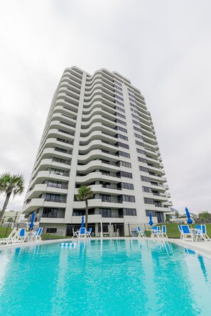 Pool - Horizons 501 Oceanfront  3 bedroom 2 bath (Daytona Beach)