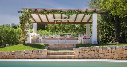TD Dimora di Genna Trulletto With Lush Garden Pool