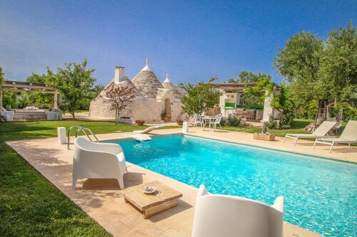 TD Trulli Della Rosatella Typical Trulli w Pool