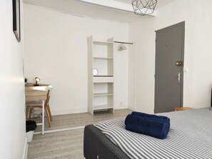 6 soverom, skrivebord, strykejern/-brett og wi-fi (inkludert)