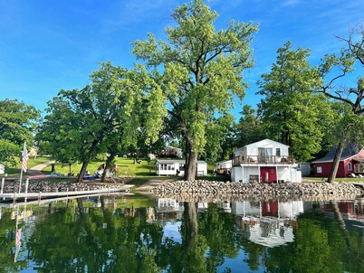 Lakefront Heritage Cabin on Lake Victoria – Steps from the Water!