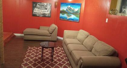COZY APARTMENT FOR RENT GREEN NEIGHBORHOOD