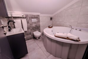 Luxury Room, 1 Bedroom | Bathroom | Slippers, bidet - Ruby Suit (Istanbul)