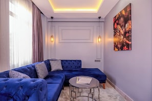 Chambre Deluxe | Minibar, coffres-forts dans les chambres, Wi-Fi gratuit, draps fournis