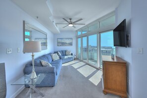 Deluxe Condo, 1 Bedroom, Balcony, Ocean View (PH18) | Living area