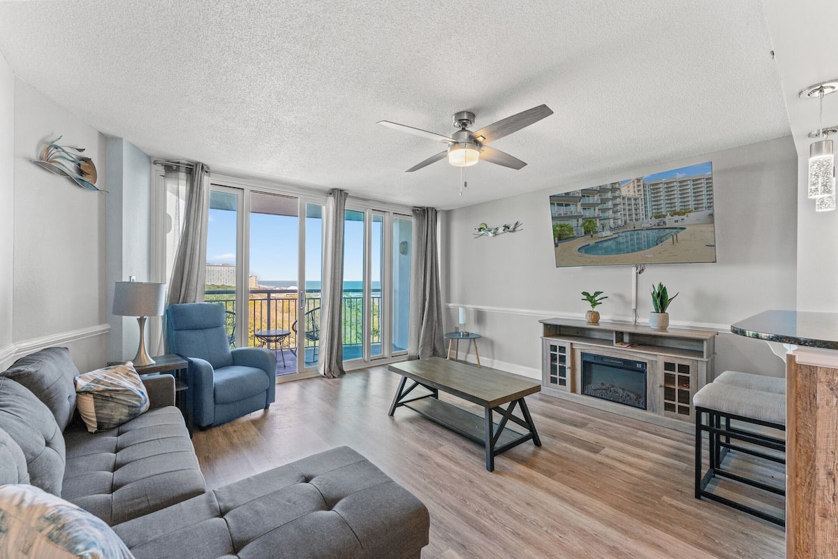 Camera Deluxe, 2 camere da letto, balcone, vista oceano (402) | Area soggiorno