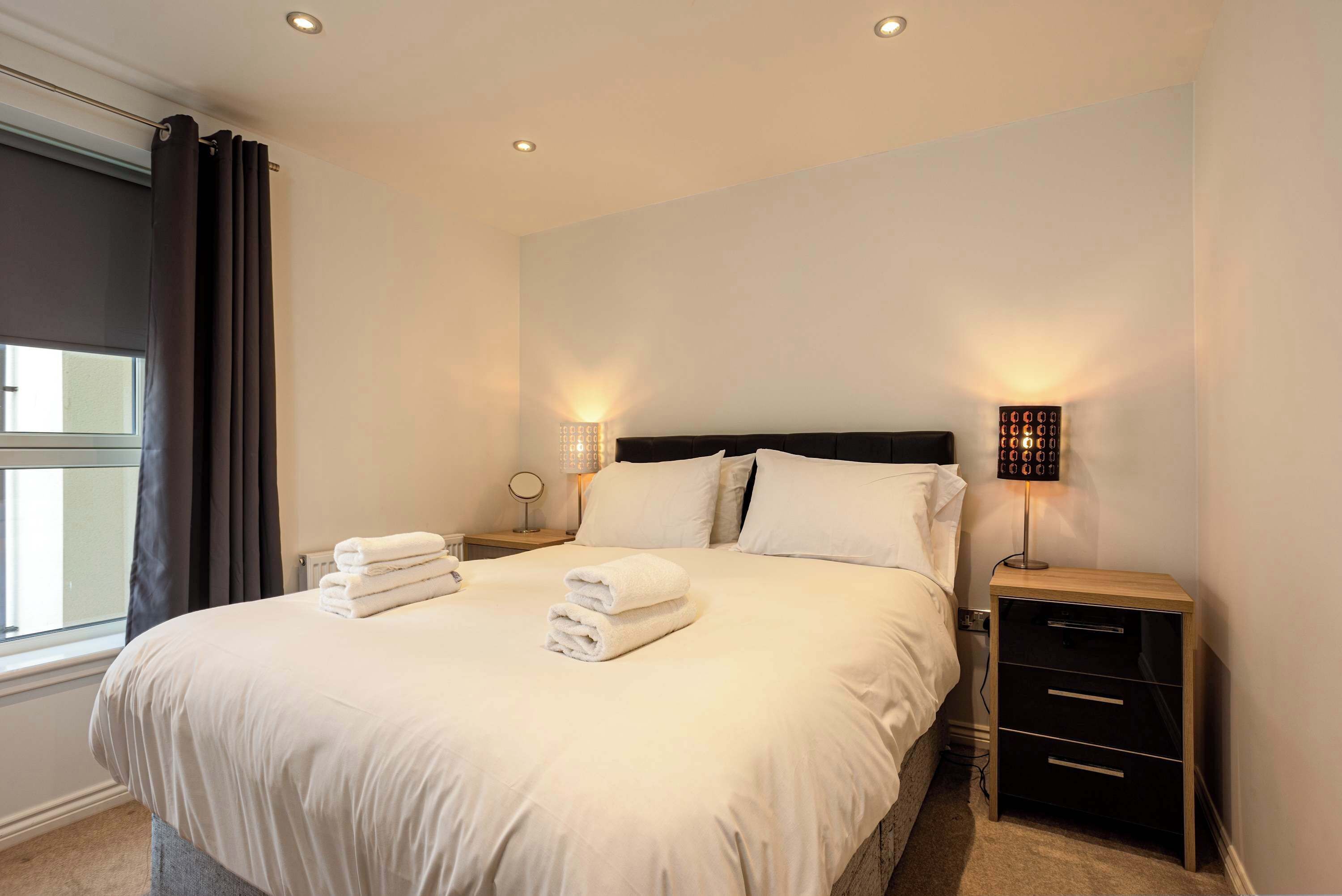 2 bedrooms, internet, bed sheets