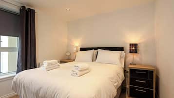 2 bedrooms, internet, bed sheets
