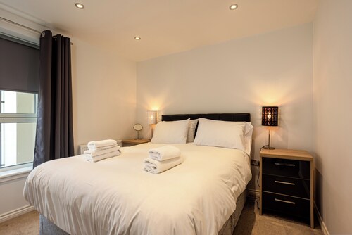 Sleek 2BD City Stay in the Heart of Edinburgh