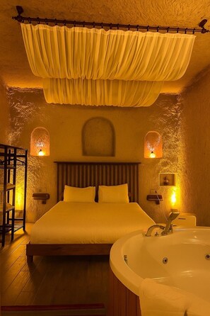 豪華開放式套房 | 高級寢具、迷你吧、客房內保險箱、熨斗/熨衣板