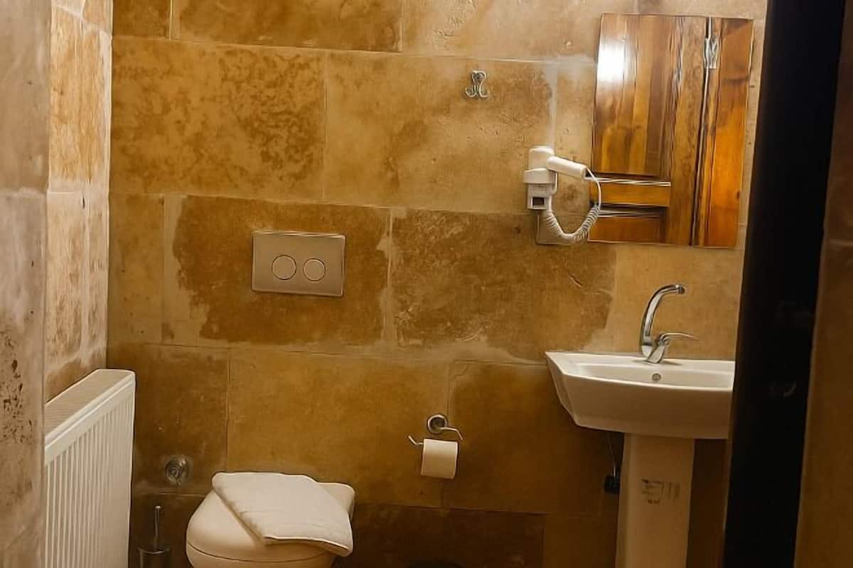 Bathroom | Shower, rainfall showerhead, free toiletries, hair dryer