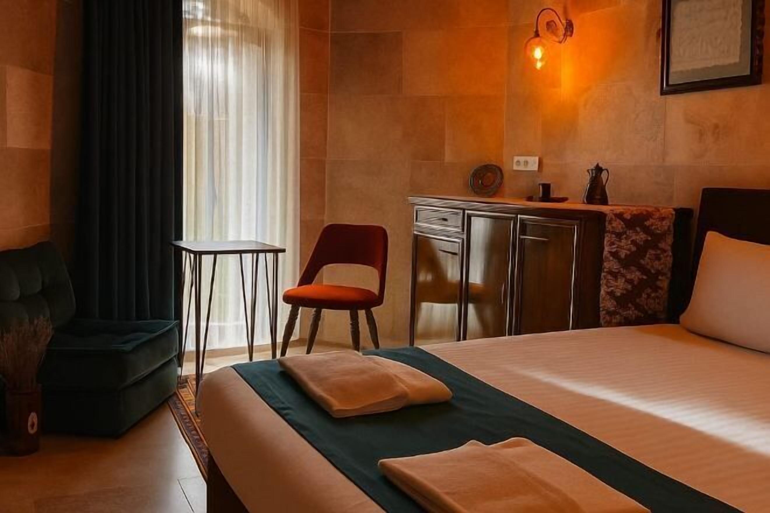 Ropa de cama de alta calidad, minibar, caja fuerte