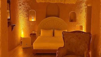 Romantische studio suite | Luxe beddengoed, een minibar, een kluis op de kamer