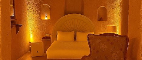 Suite estudio romántica | Ropa de cama de alta calidad y minibar