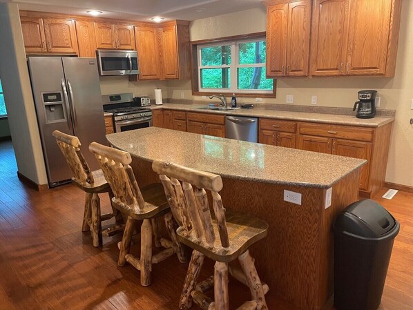 Fridge, microwave, oven, stovetop - Beautiful 3 bedroom 2 bath home with 2,884 sq ft of living space (McGregor)